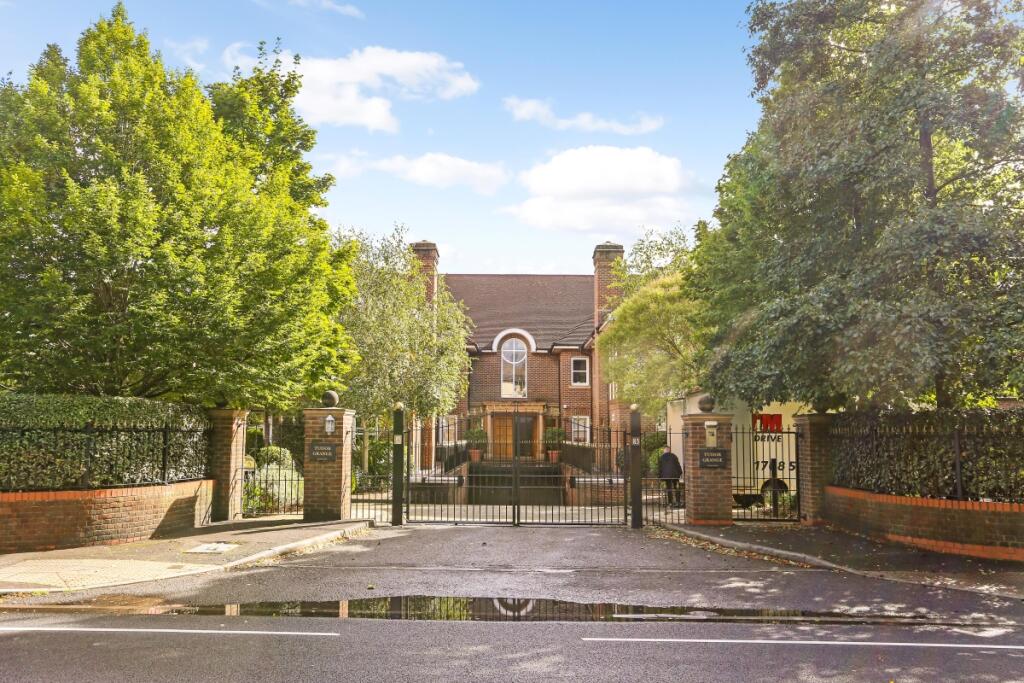 3 bed 1st Floor Flat for rent in Weybridge. From Hamptons - Weybridge 3 bed 1st Floor Flat for rent in Weybridge. From Hamptons - Weybridge