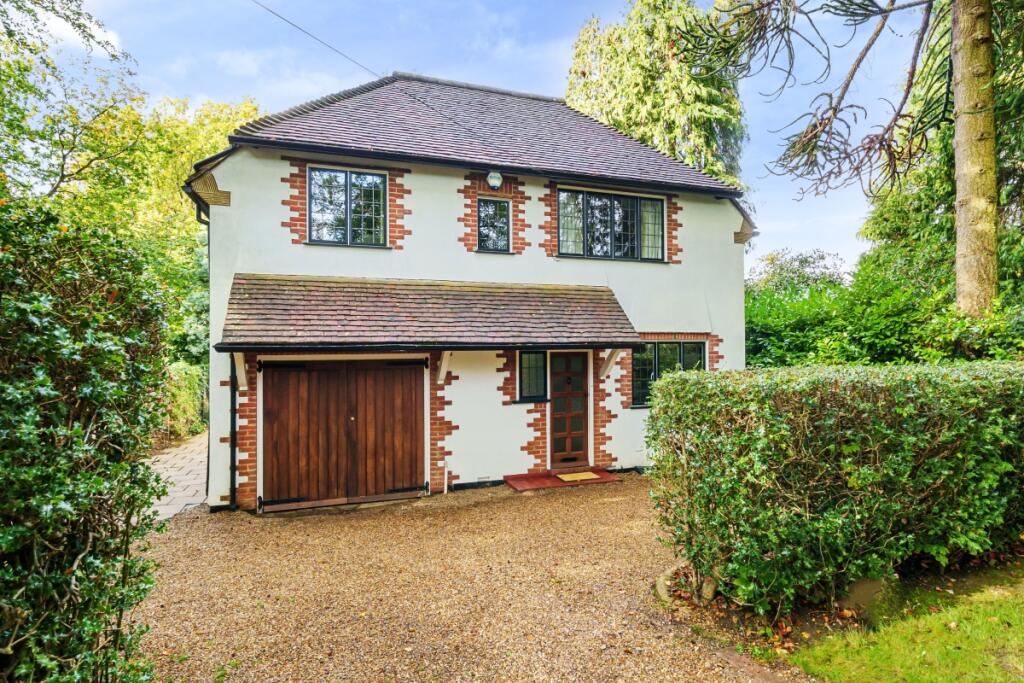 4 bed Detached for rent in Weybridge. From Hamptons - Weybridge