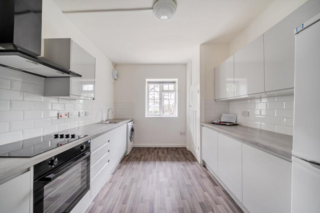 2 bed Apartment for rent in Walton-on-Thames. From Hamptons - Weybridge