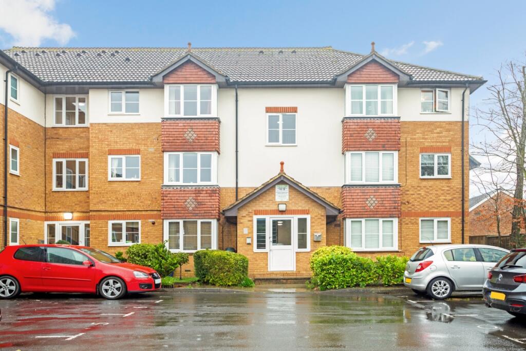 2 bed 1st Floor Flat for rent in Addlestone. From Hamptons - Weybridge