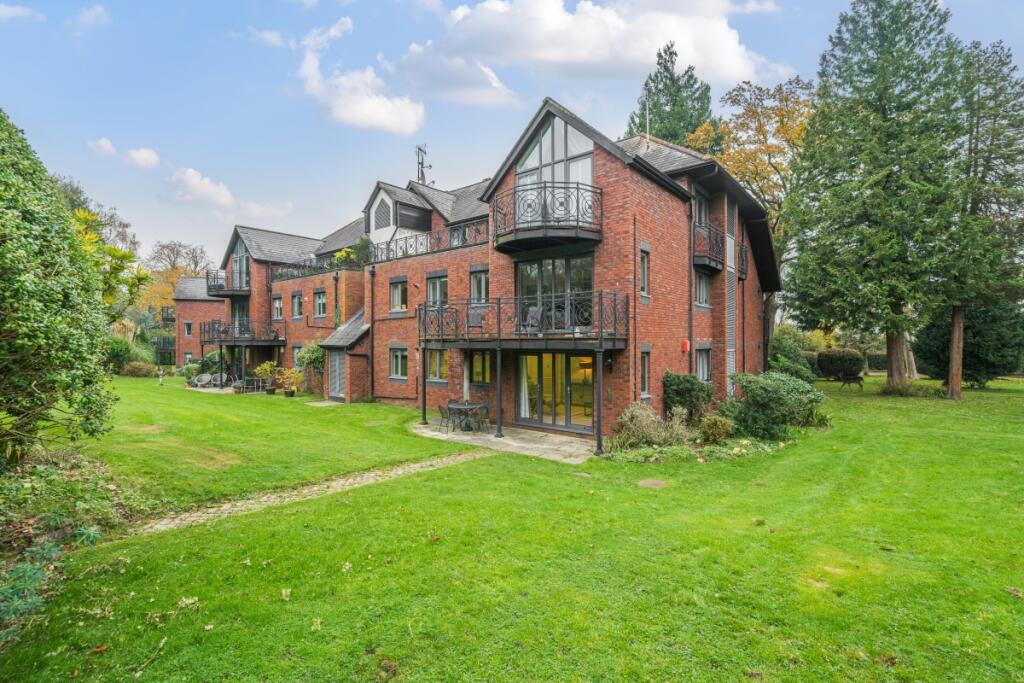 2 bed 1st Floor Flat for rent in Addlestone. From Hamptons - Weybridge