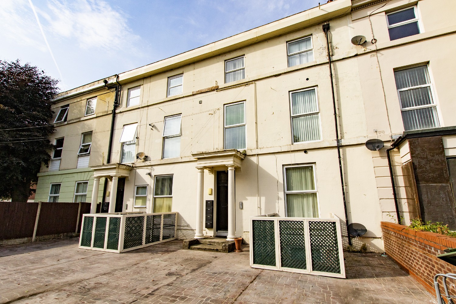 2 bed 1st Floor Flat for rent in Rock Ferry . From Bailey and Staples Property Specialists