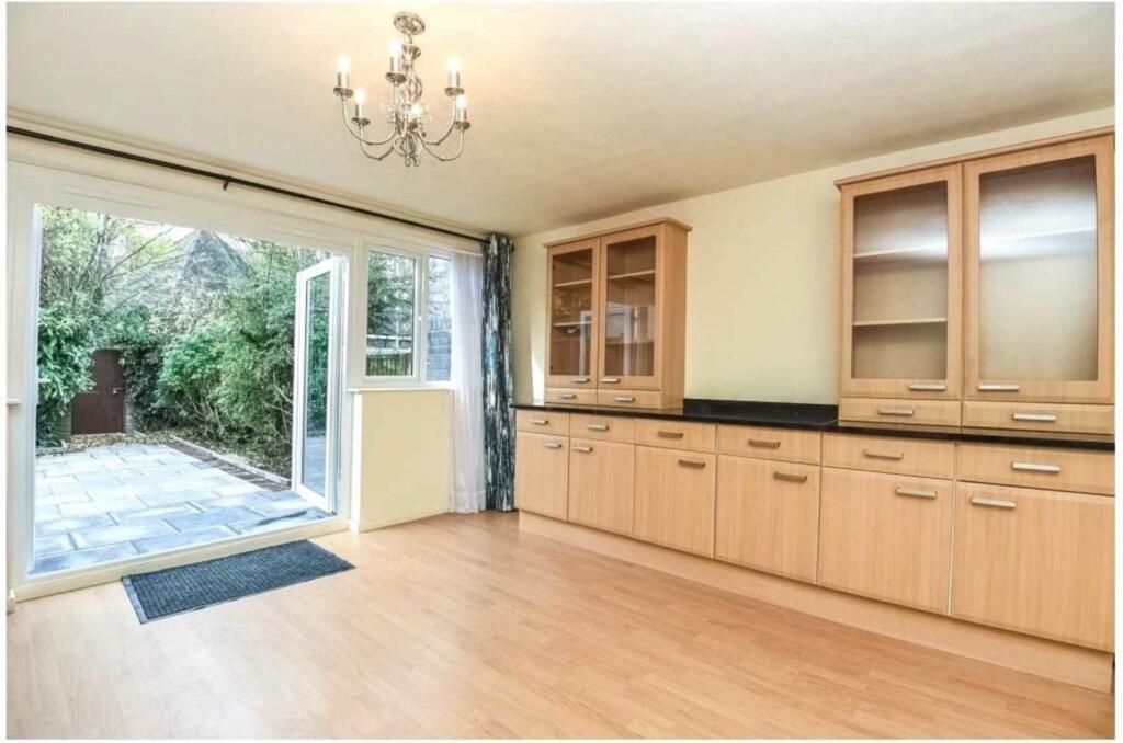 4 bed Mid Terraced House for rent in Hendon. From Martin Allsuch & Co
