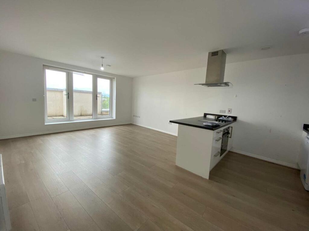 3 bed Penthouse for rent in Elstree. From Martin Allsuch & Co