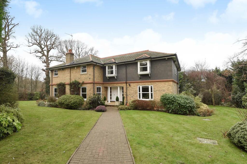 5 bed Detached House for rent in Elstree. From Martin Allsuch & Co