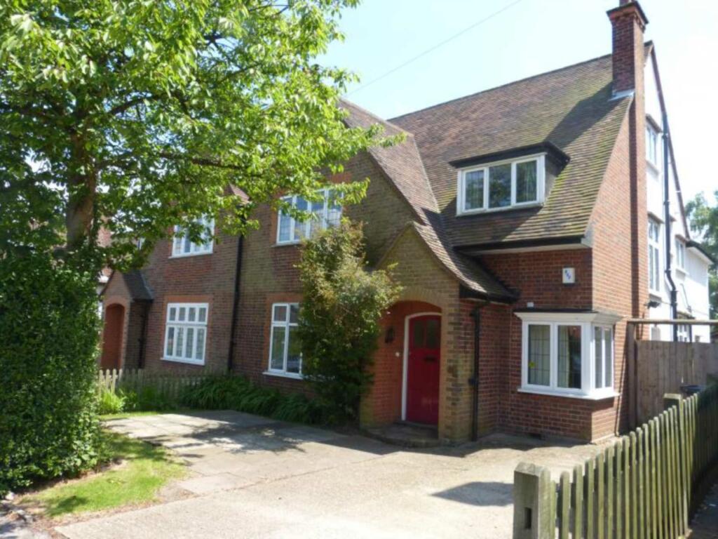 5 bed Semi-Detached House for rent in Radlett. From Martin Allsuch & Co