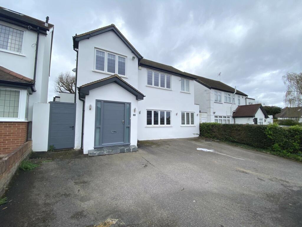 3 bed Detached House for rent in Stanmore. From Martin Allsuch & Co
