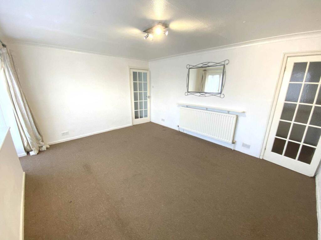 3 bed Flat for rent in Borehamwood. From Martin Allsuch & Co