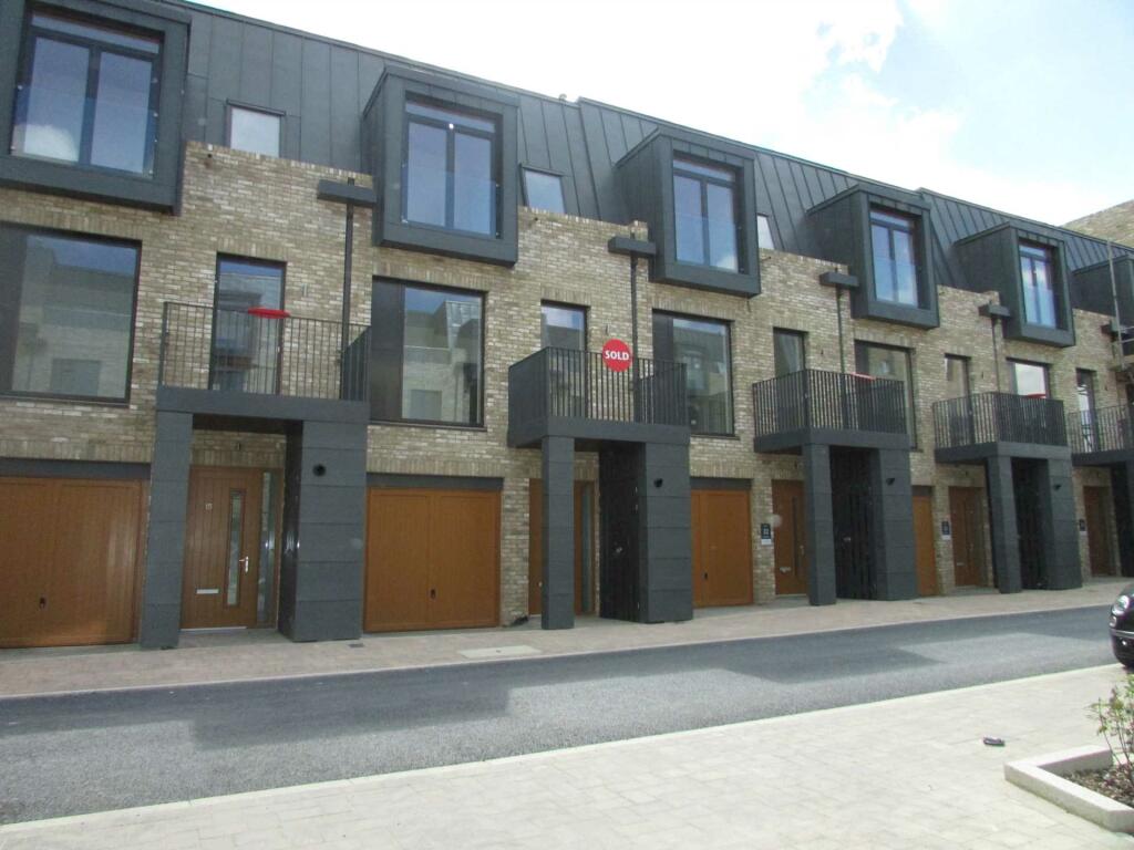 4 bed Town House for rent in London. From Martin Allsuch & Co