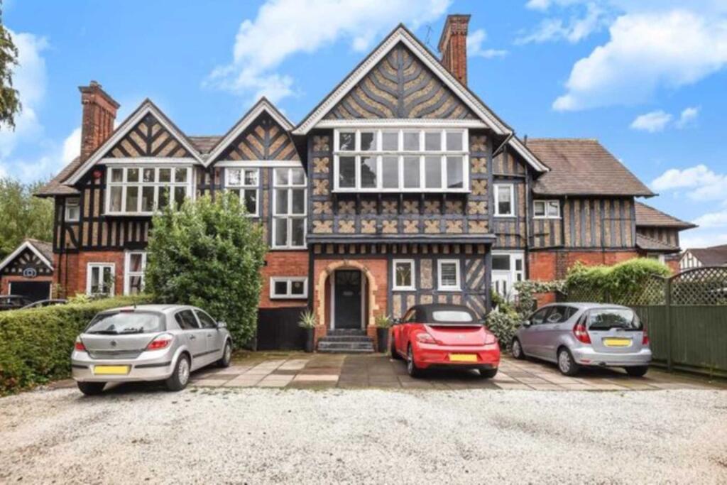 4 bed Duplex for rent in Stanmore. From Martin Allsuch - Elstree - Sales