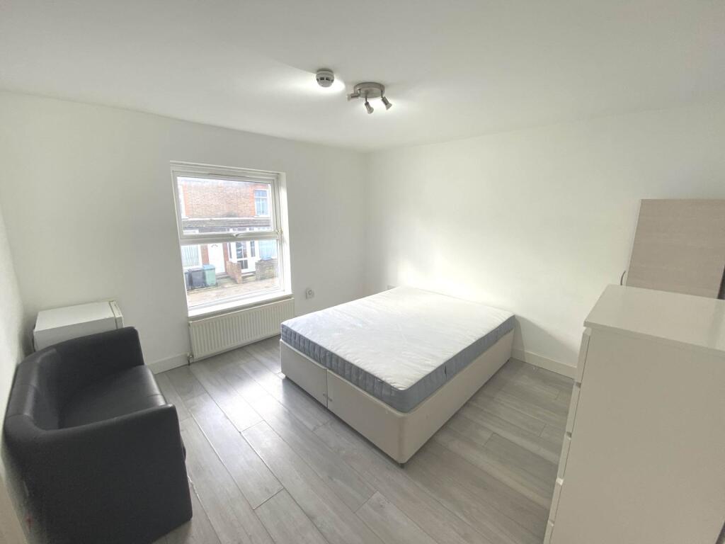 0 bed House Share for rent in Watford. From Martin Allsuch - Elstree - Sales