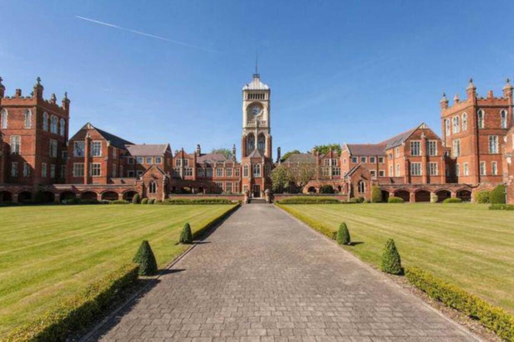 2 bed 1st Floor Flat for rent in Bushey. From Martin Allsuch - Elstree - Sales