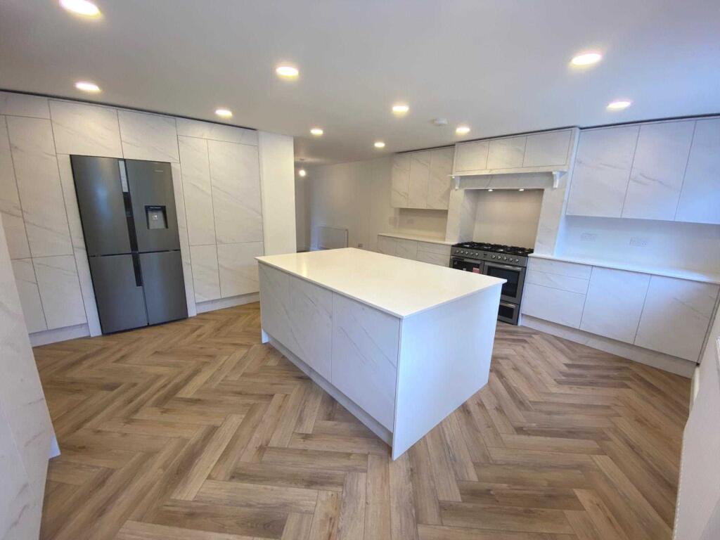 5 bed Detached for rent in Elstree. From Martin Allsuch - Elstree - Sales