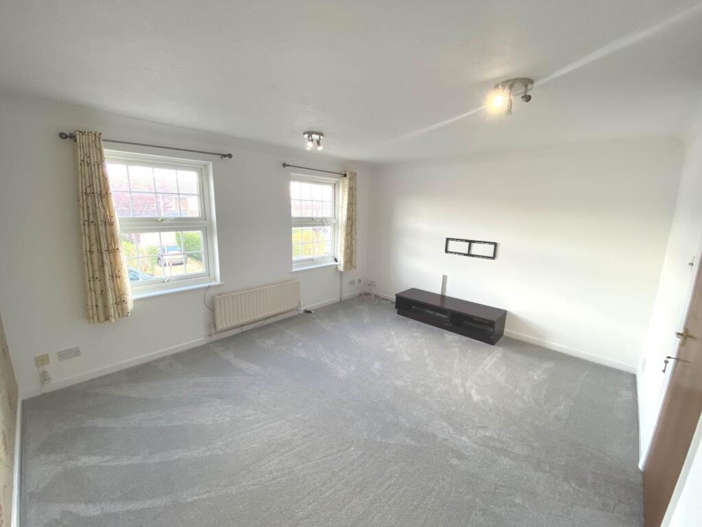 5 bed Mid Terraced House for rent in Borehamwood. From Martin Allsuch - Elstree - Sales