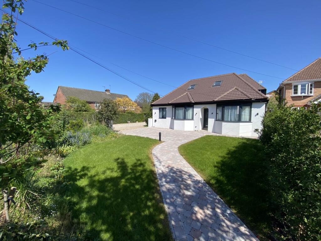 4 bed Chalet for rent in Bricket Wood. From Martin Allsuch - Elstree - Sales