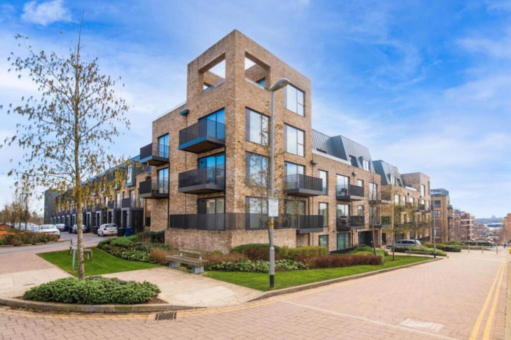 2 bed Apartment for rent in London. From Martin Allsuch - Elstree - Sales