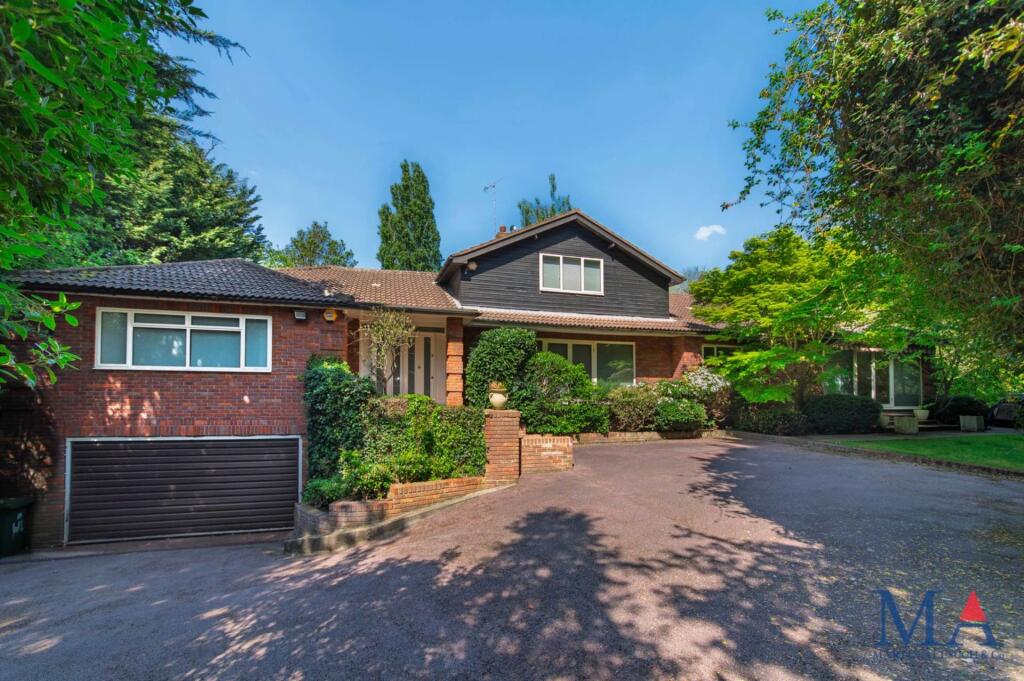 6 bed Detached for rent in Elstree. From Martin Allsuch - Elstree - Sales