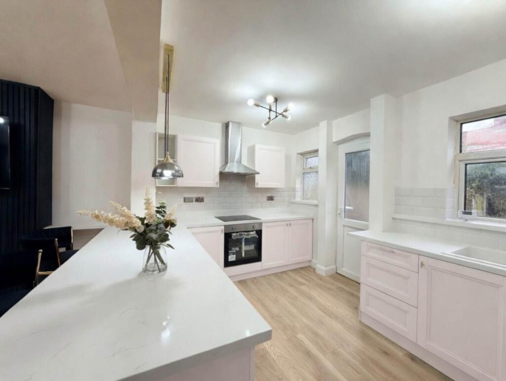 3 bed End of Terrace for rent in Nottingham. From Martin Allsuch - Elstree - Sales
