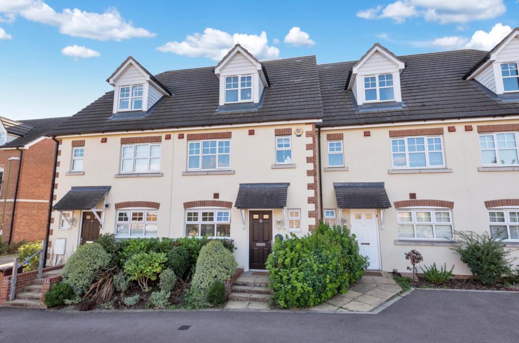 4 bed Mid Terraced House for rent in Borehamwood. From Martin Allsuch - Elstree - Sales 4 bed Mid Terraced House for rent in Borehamwood. From Martin Allsuch - Elstree - Sales