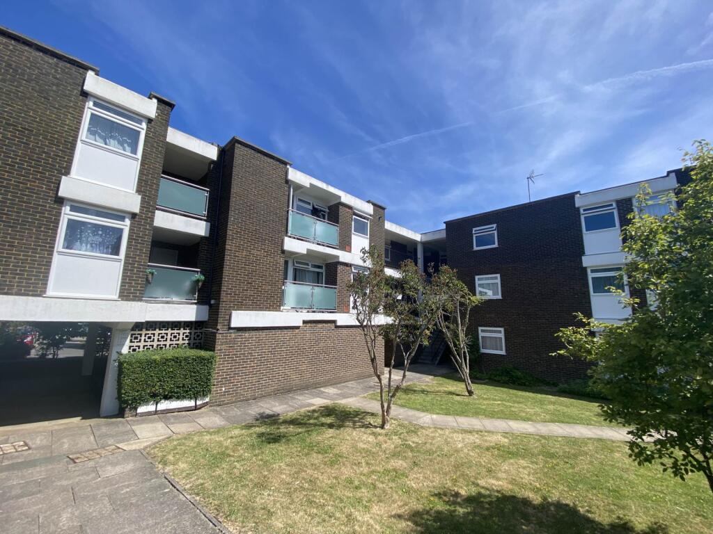 2 bed 1st Floor Flat for rent in Borehamwood. From Martin Allsuch - Elstree - Sales
