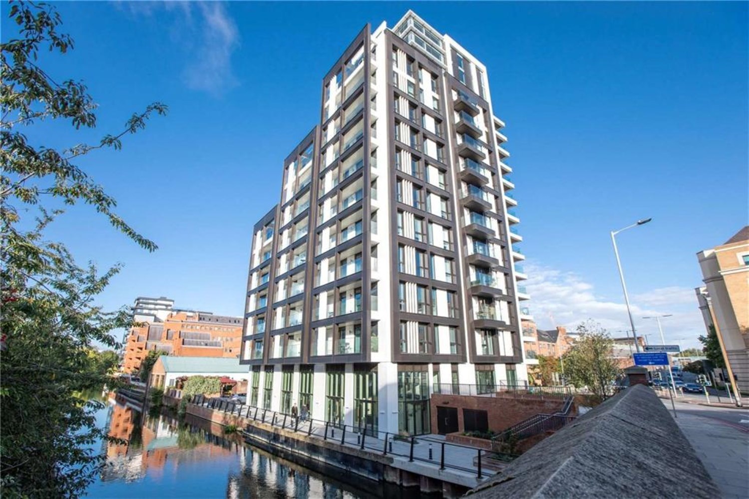 1 bed Apartment for rent in Reading. From Henry Wiltshire - Hayes and Harlington