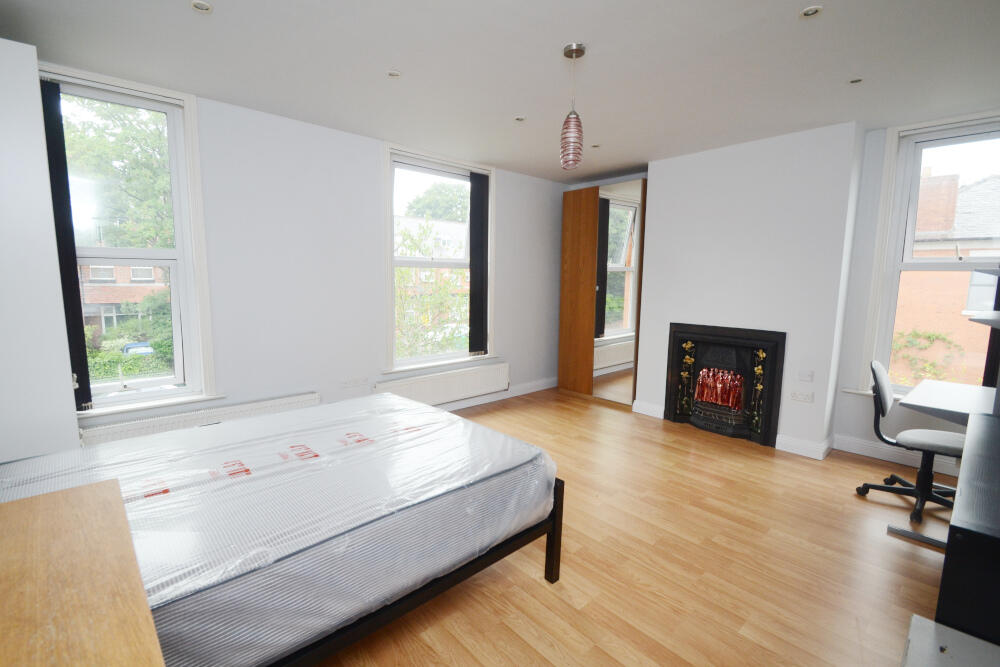 7 bed Semi Detached for rent in Gatley. From Nicholas Humphreys - Manchester
