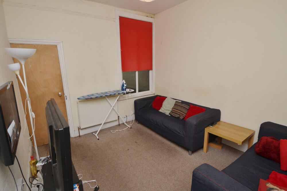 5 bed Mid Terraced House for rent in Manchester. From Nicholas Humphreys - Manchester