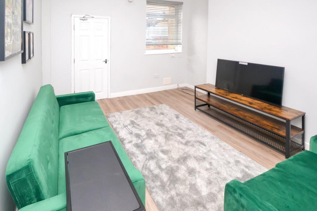 3 bed Mid Terraced House for rent in Stockport. From Nicholas Humphreys - Manchester