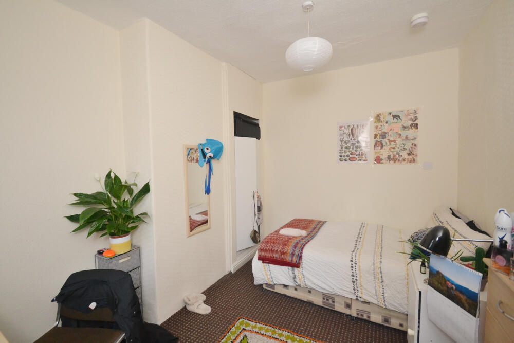 3 bed Mid Terraced House for rent in Manchester. From Nicholas Humphreys - Manchester