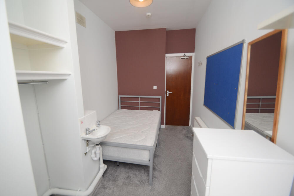 5 bed 1st Floor Flat for rent in Manchester. From Nicholas Humphreys - Manchester