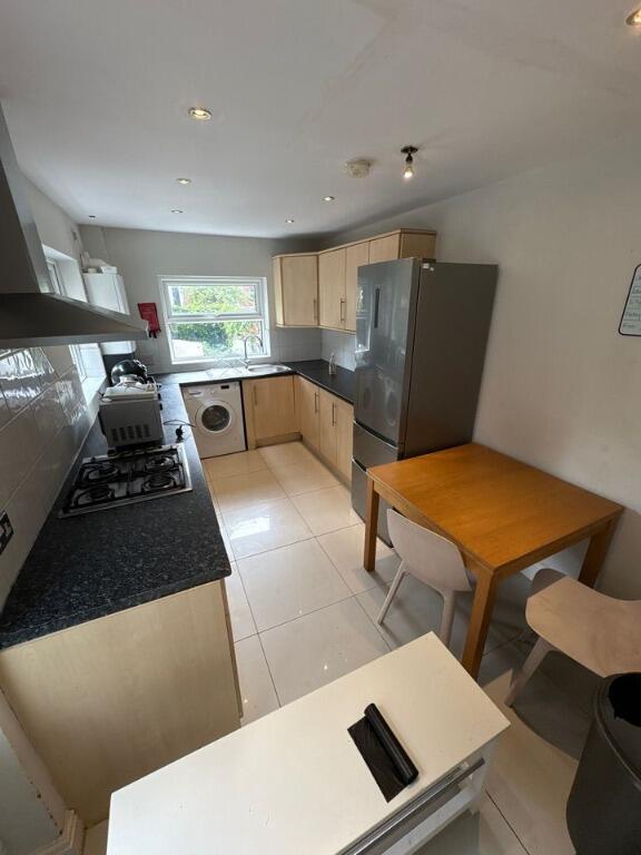 5 bed Mid Terraced House for rent in Manchester. From Nicholas Humphreys - Manchester