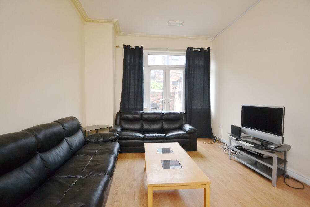 6 bed Mid Terraced House for rent in Manchester. From Nicholas Humphreys - Manchester