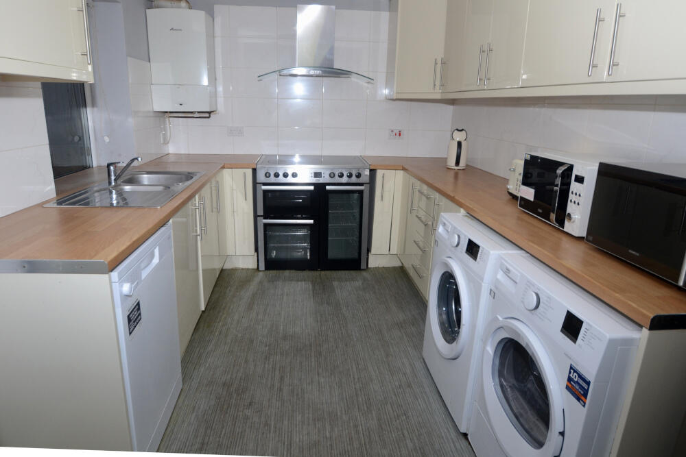 7 bed Mid Terraced House for rent in Manchester. From Nicholas Humphreys - Manchester