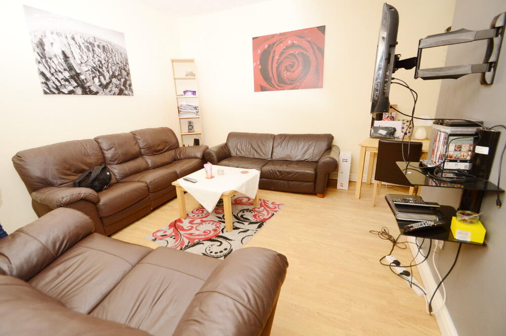 6 bed Mid Terraced House for rent in Manchester. From Nicholas Humphreys - Manchester