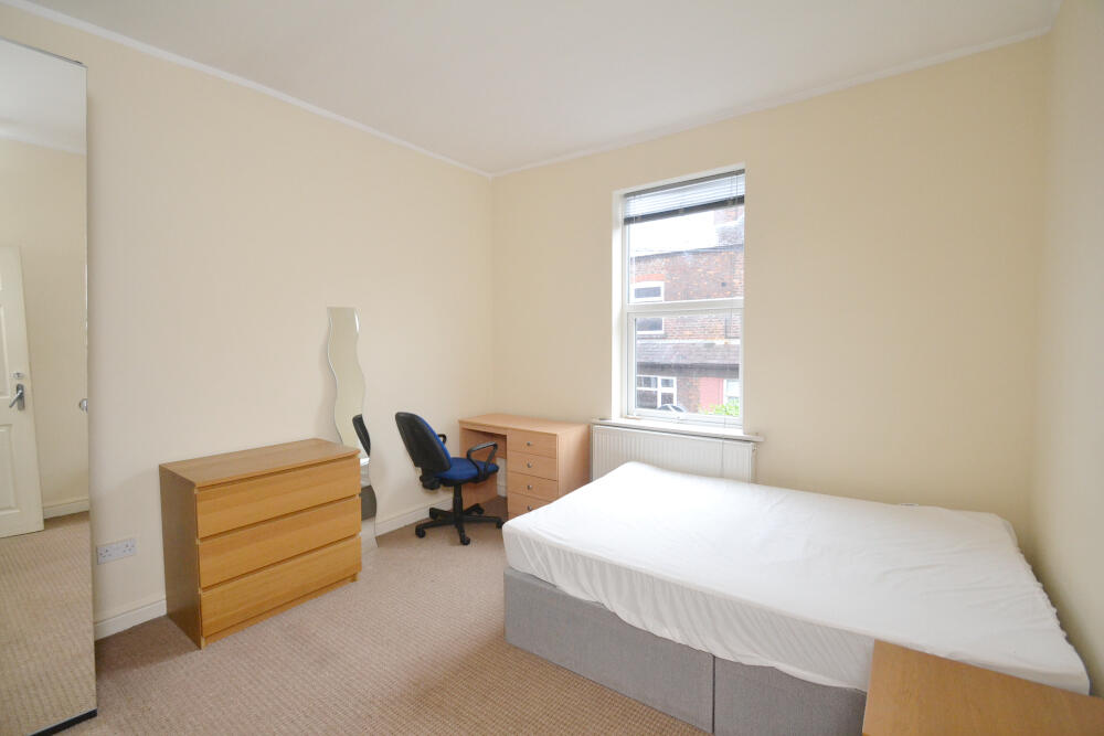 5 bed Mid Terraced House for rent in Manchester. From Nicholas Humphreys - Manchester
