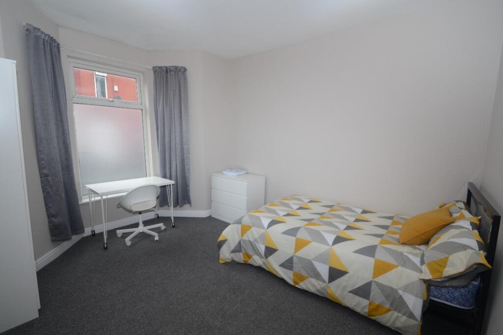 6 bed End of Terrace for rent in Manchester. From Nicholas Humphreys - Manchester