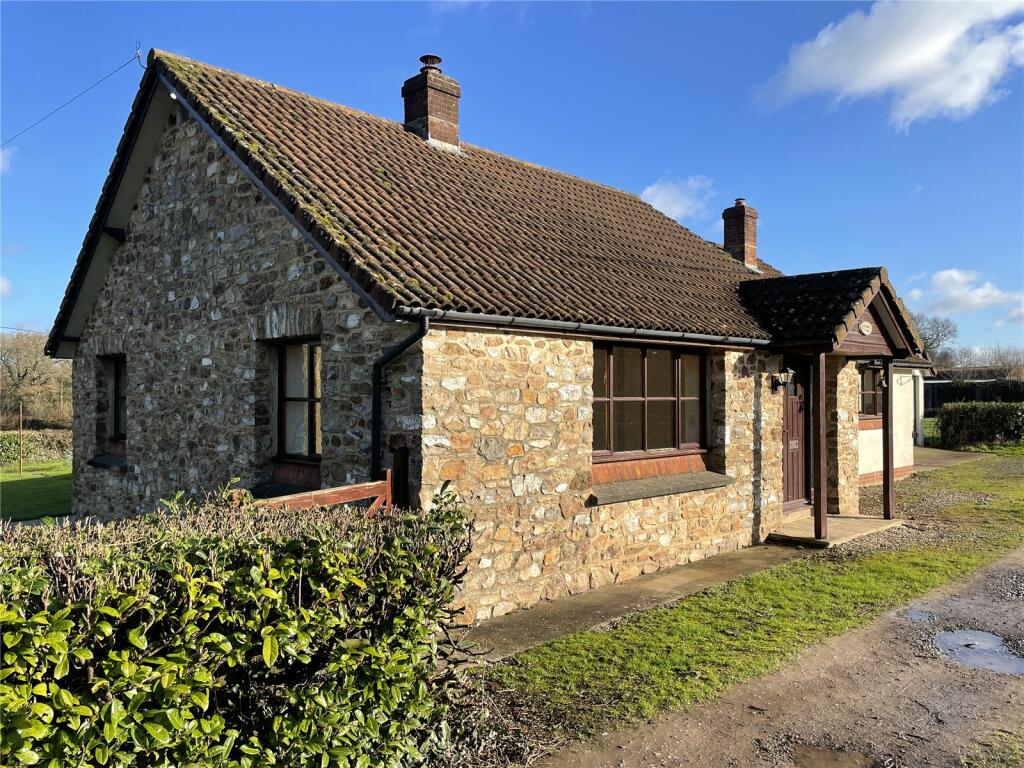 3 bed Bungalow for rent in Wellington. From Greenslade Taylor Hunt - Taunton