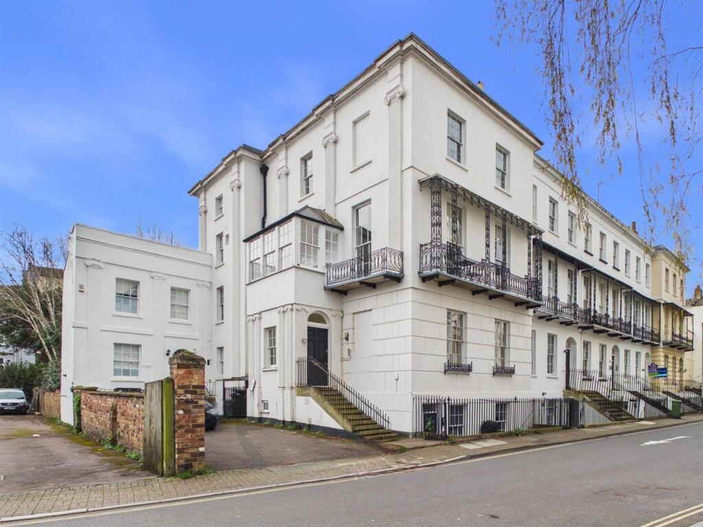 1 bed 1st Floor Flat for rent in Cheltenham. From Morgan Associates - Cheltenham - Lettings