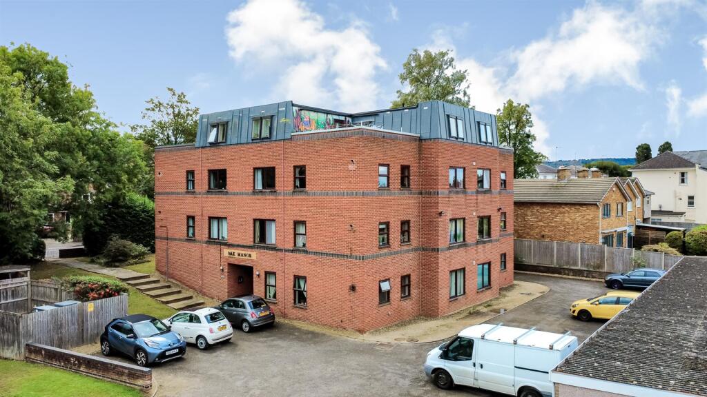 2 bed 1st Floor Flat for rent in Prestbury. From Morgan Associates - Cheltenham - Lettings