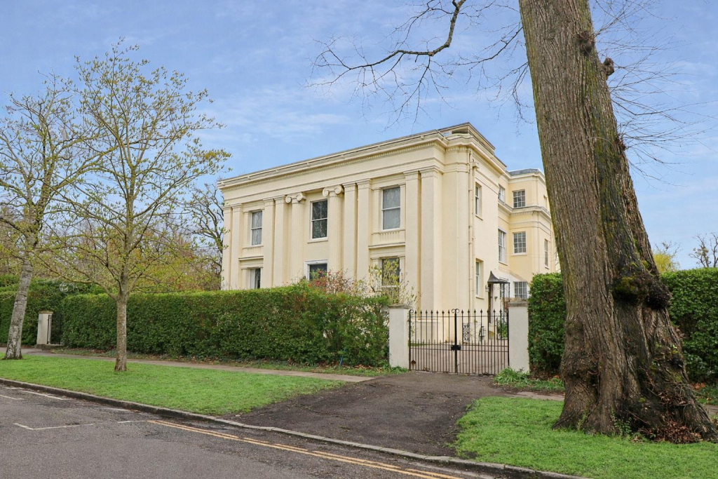 1 bed 1st Floor Flat for rent in Prestbury. From Morgan Associates - Cheltenham - Lettings