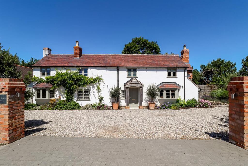 4 bed Detached for rent in Eckington. From Morgan Associates - Cheltenham - Lettings 4 bed Detached for rent in Eckington. From Morgan Associates - Cheltenham - Lettings