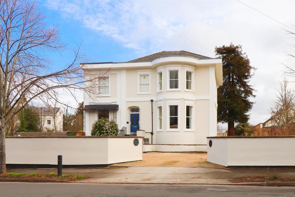 1 bed 1st Floor Flat for rent in Leckhampton Hill. From Morgan Associates - Cheltenham - Lettings