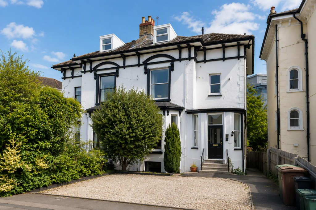2 bed 1st Floor Flat for rent in Cheltenham. From Morgan Associates - Cheltenham - Lettings