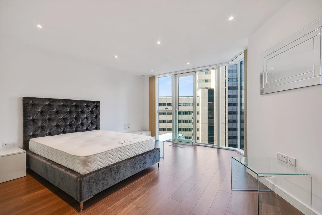 4 bed Apartment for rent in Croydon. From 1st Avenue - Surrey