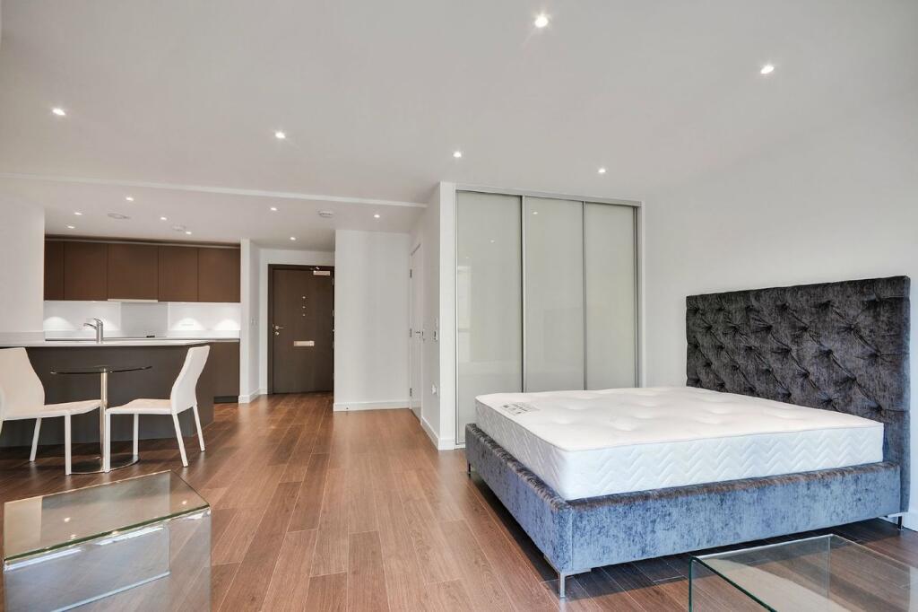 4 bed Apartment for rent in Croydon. From 1st Avenue - Surrey