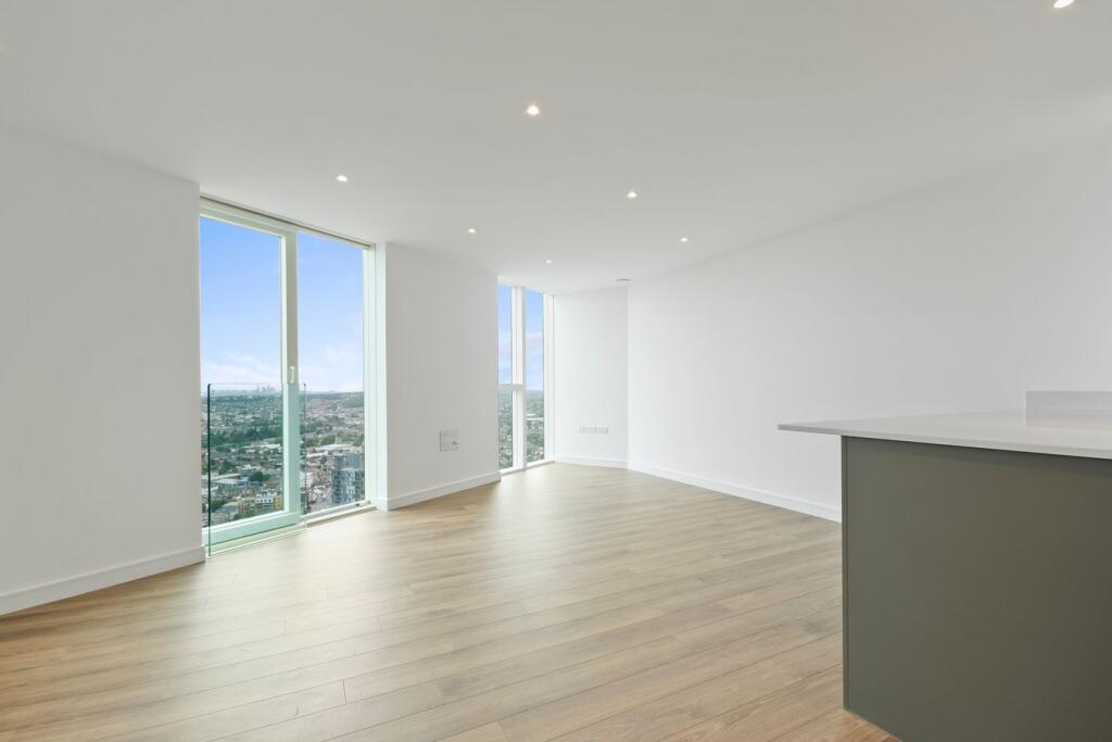 3 bed Apartment for rent in Croydon. From 1st Avenue - Surrey