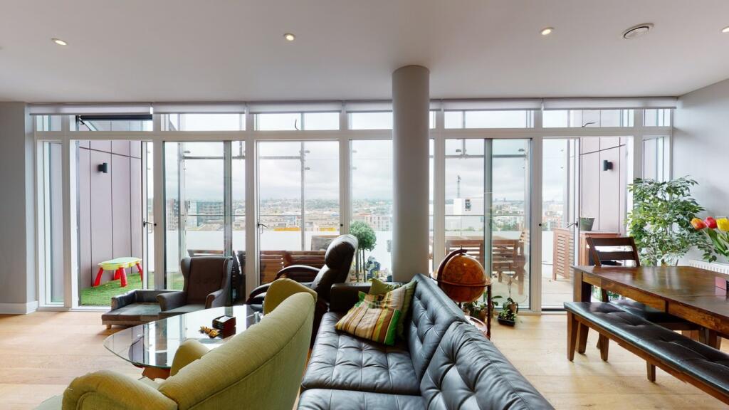 3 bed Apartment for rent in Greenwich. From 1st Avenue - London