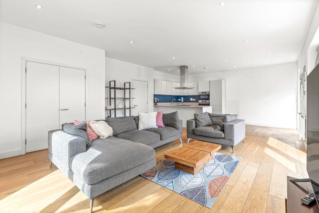 3 bed Apartment for rent in London. From 1st Avenue - London 3 bed Apartment for rent in London. From 1st Avenue - London