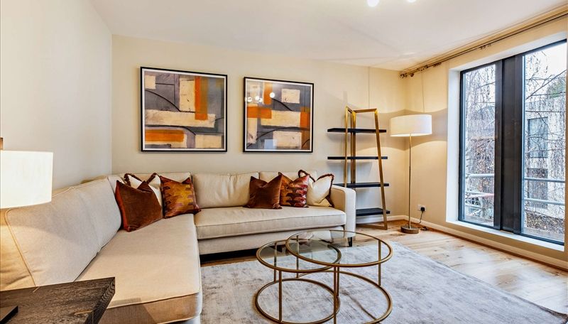 2 bed 1st Floor Flat for rent in Chelsea. From AbbeySpring - London