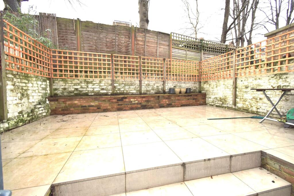 3 bed Annexe for rent in London. From AbbeySpring - London